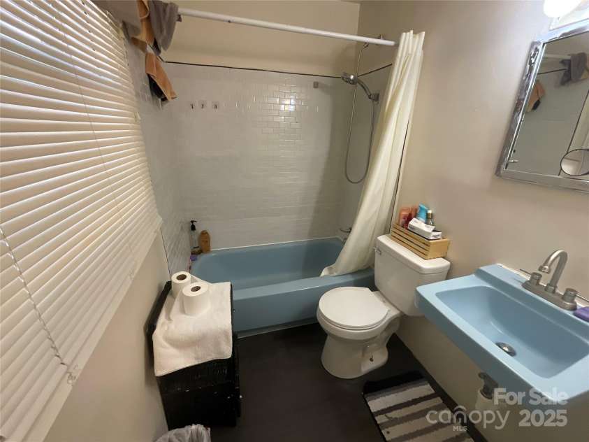 202 Marcellus Street, Laurinburg, NC 28352.  MLS# CAR4248496, YatesRealty ID 14157. Bathroom 1