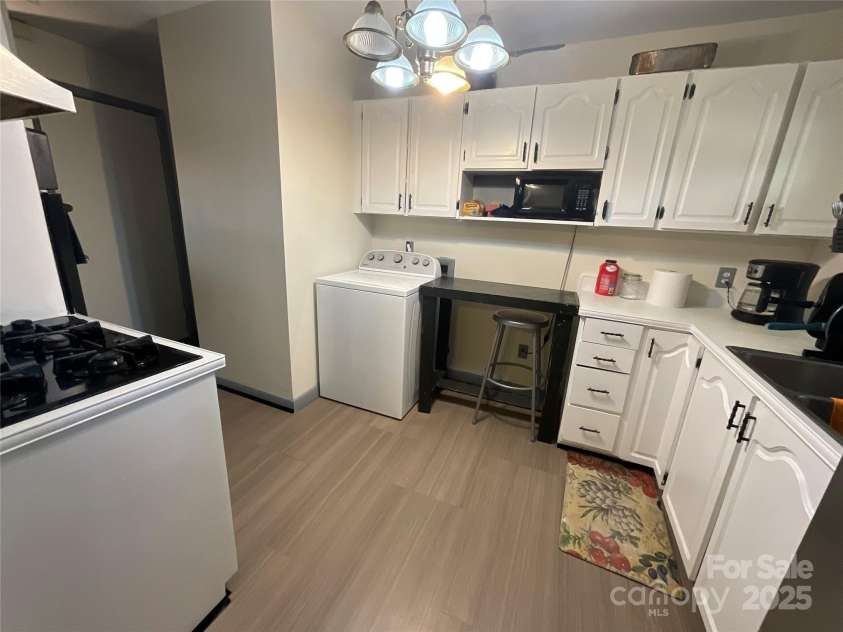 202 Marcellus Street, Laurinburg, NC 28352.  MLS# CAR4248496, YatesRealty ID 14157. Kitchen