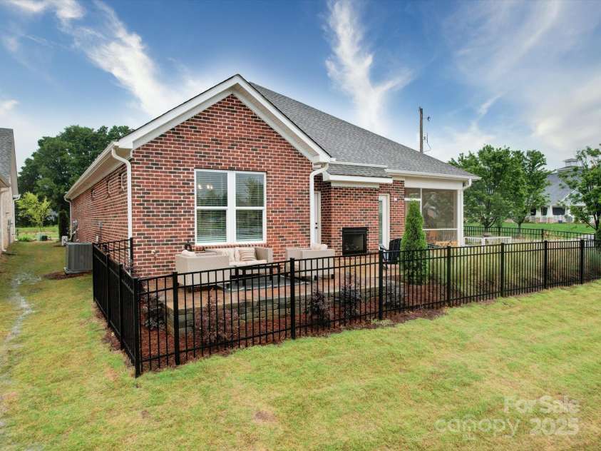 3089 Founding Fathers Drive, Gastonia, NC 28056.  MLS# CAR4256148, YatesRealty ID 14158. 