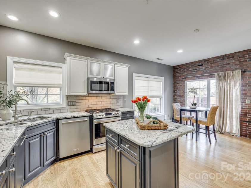 9439 Bonnie Briar Circle, Charlotte, NC 28277.  MLS# CAR4215508, YatesRealty ID 1416. 