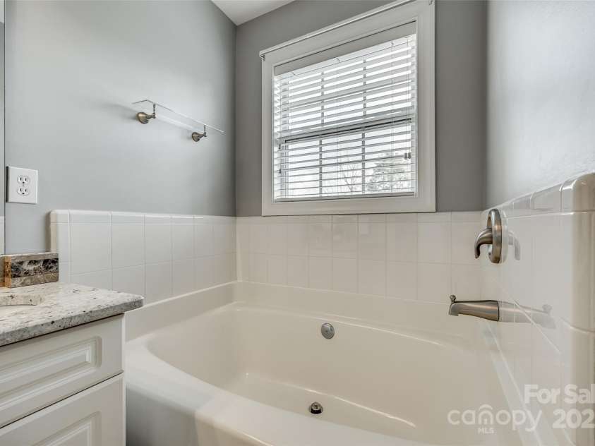 9439 Bonnie Briar Circle, Charlotte, NC 28277.  MLS# CAR4215508, YatesRealty ID 1416. 