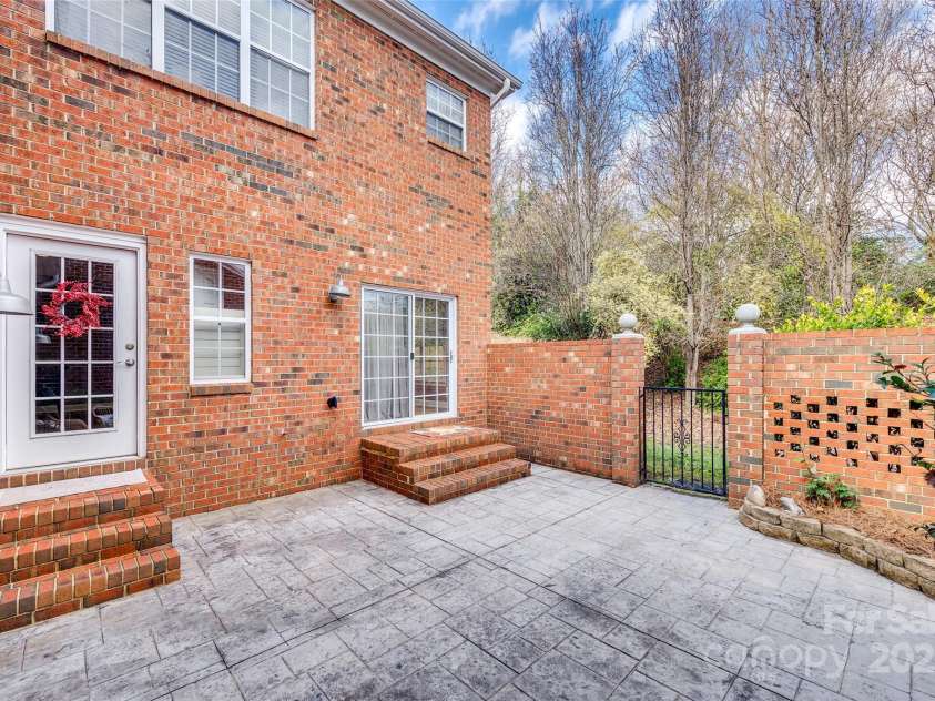 9439 Bonnie Briar Circle, Charlotte, NC 28277.  MLS# CAR4215508, YatesRealty ID 1416. 