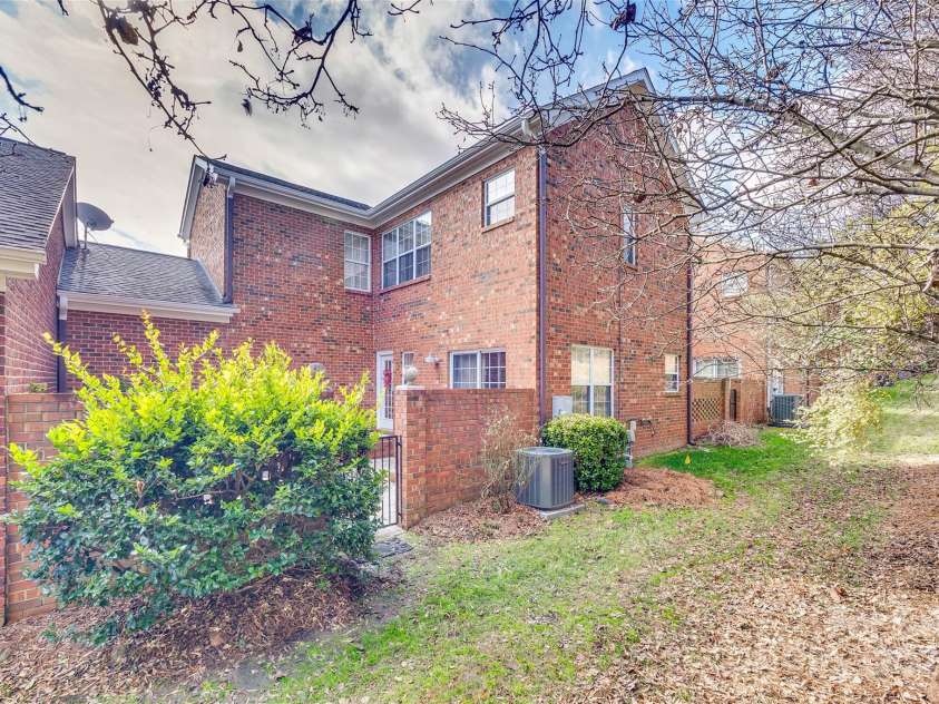 9439 Bonnie Briar Circle, Charlotte, NC 28277.  MLS# CAR4215508, YatesRealty ID 1416. 