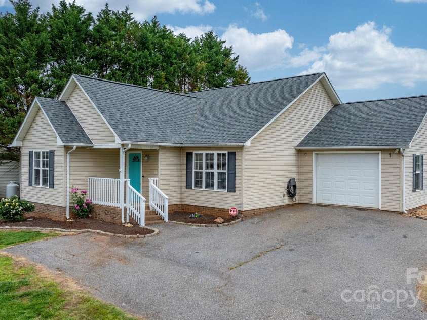 5052 Swinging Bridge Road, Conover, NC 28613.  MLS# CAR4255886, YatesRealty ID 14160. 