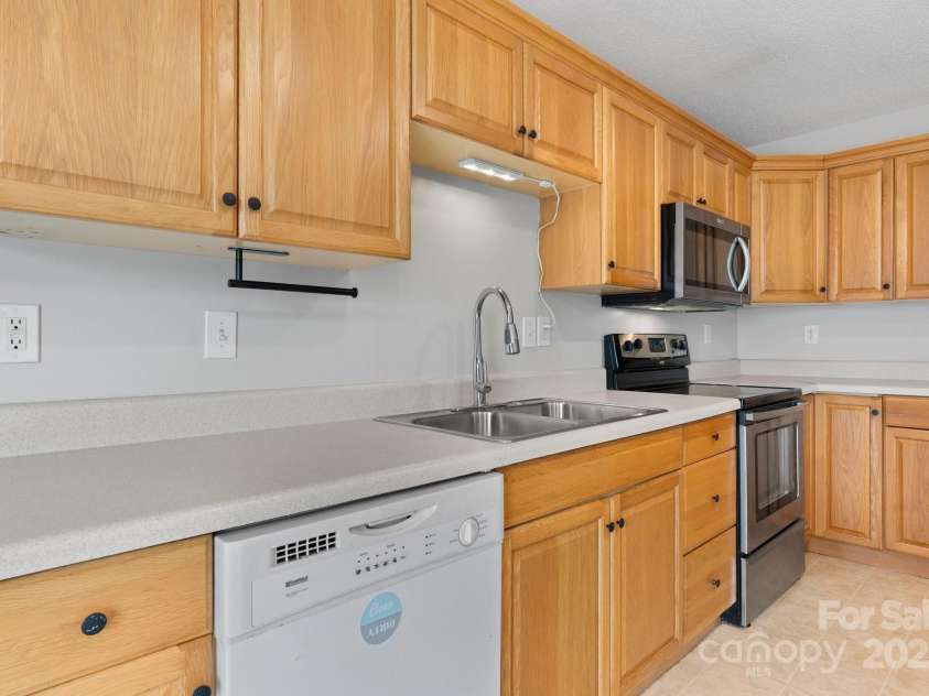 5052 Swinging Bridge Road, Conover, NC 28613.  MLS# CAR4255886, YatesRealty ID 14160. 