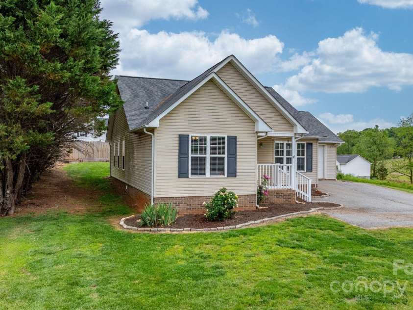 5052 Swinging Bridge Road, Conover, NC 28613.  MLS# CAR4255886, YatesRealty ID 14160. 