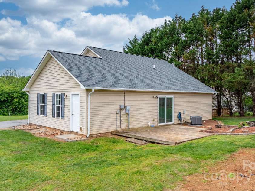 5052 Swinging Bridge Road, Conover, NC 28613.  MLS# CAR4255886, YatesRealty ID 14160. 