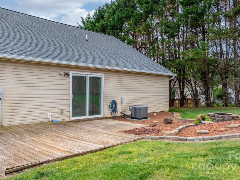 5052 Swinging Bridge Road, Conover, NC 28613.  MLS# CAR4255886, YatesRealty ID 14160. 