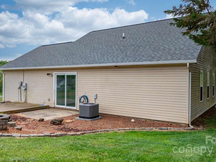 5052 Swinging Bridge Road, Conover, NC 28613.  MLS# CAR4255886, YatesRealty ID 14160. 