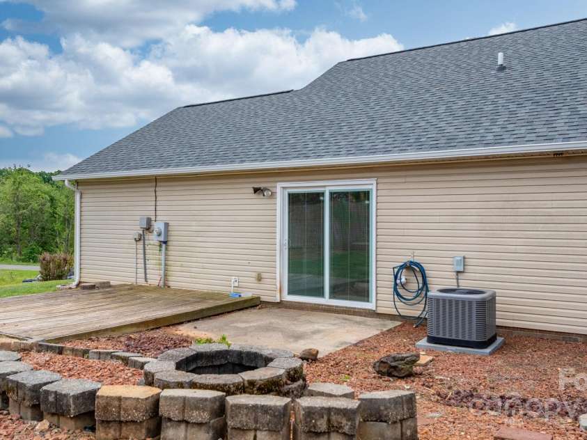 5052 Swinging Bridge Road, Conover, NC 28613.  MLS# CAR4255886, YatesRealty ID 14160. 