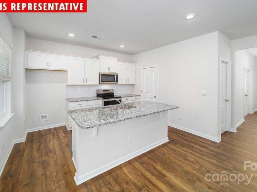 11135 Cardinal Creek Avenue, Charlotte, NC 28215.  MLS# CAR4237781, YatesRealty ID 14161. 