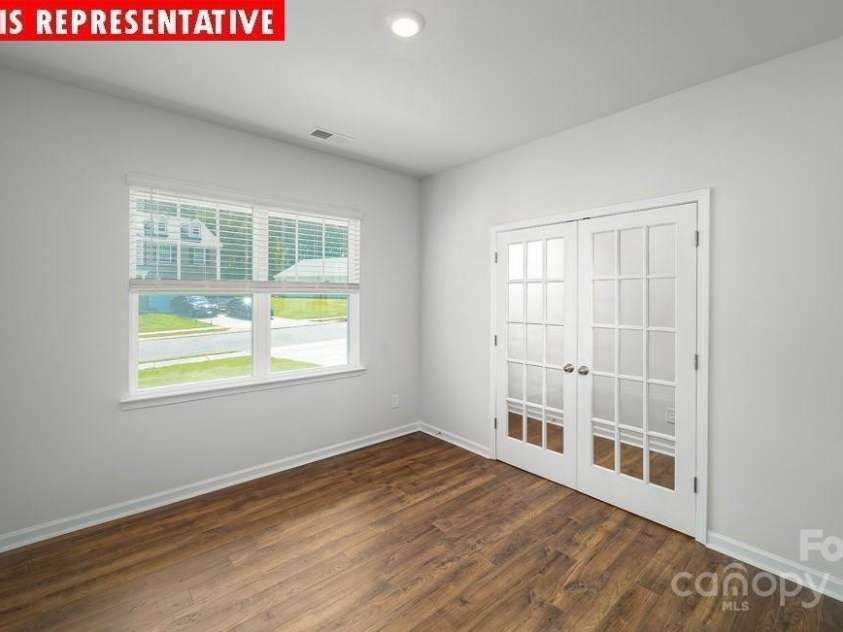 11135 Cardinal Creek Avenue, Charlotte, NC 28215.  MLS# CAR4237781, YatesRealty ID 14161. 