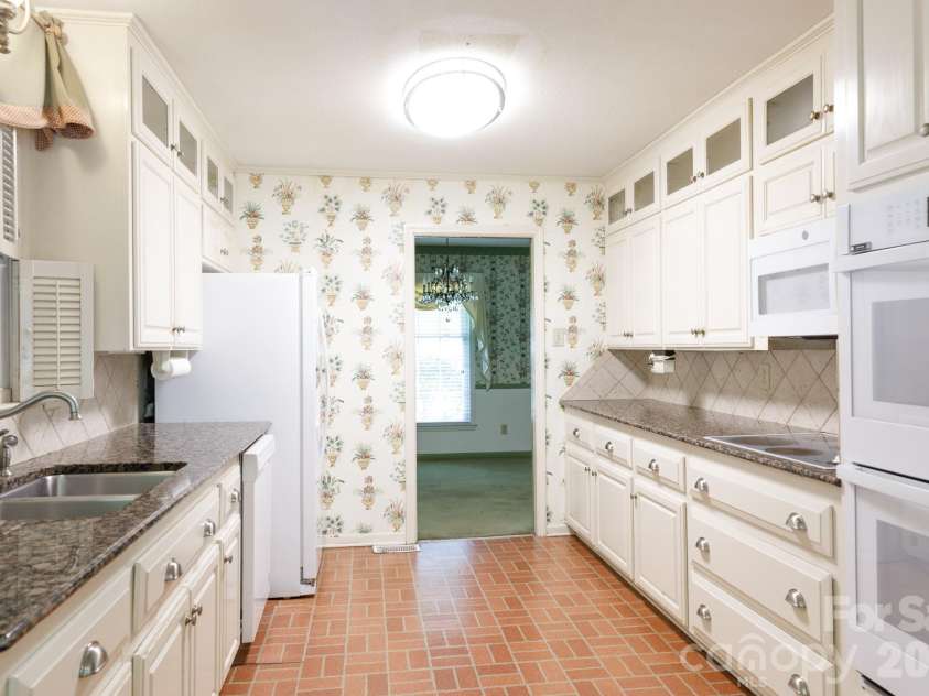 3308 India Hook Road, Rock Hill, SC 29732.  MLS# CAR4370728, YatesRealty ID 14163. 