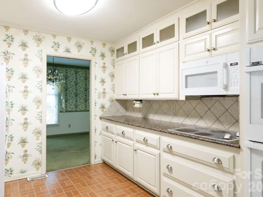 3308 India Hook Road, Rock Hill, SC 29732.  MLS# CAR4370728, YatesRealty ID 14163. 