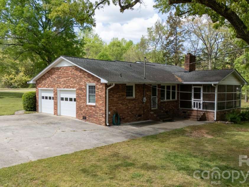 3308 India Hook Road, Rock Hill, SC 29732.  MLS# CAR4370728, YatesRealty ID 14163. 