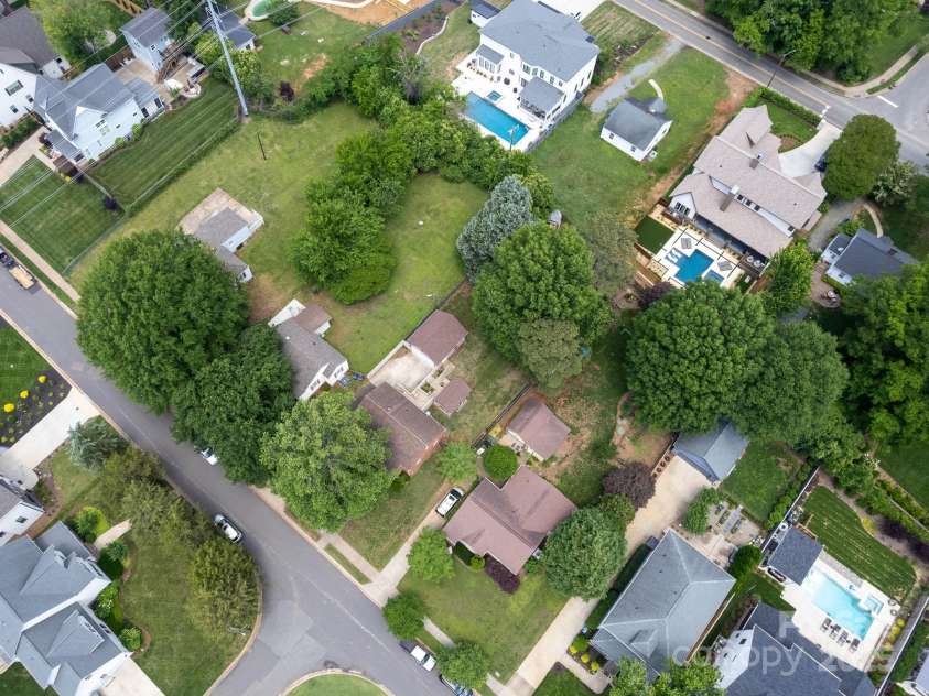 557 Melbourne Court, Charlotte, NC 28209.  MLS# CAR4258770, YatesRealty ID 14163. 