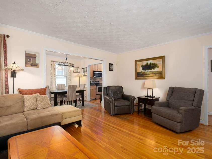 557 Melbourne Court, Charlotte, NC 28209.  MLS# CAR4258770, YatesRealty ID 14163. 