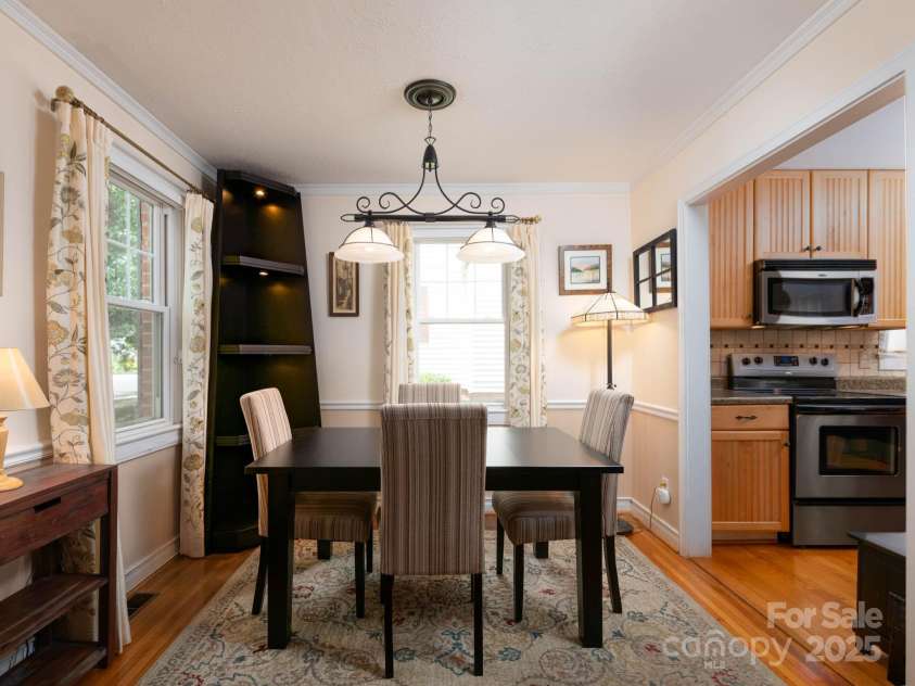 557 Melbourne Court, Charlotte, NC 28209.  MLS# CAR4258770, YatesRealty ID 14163. 