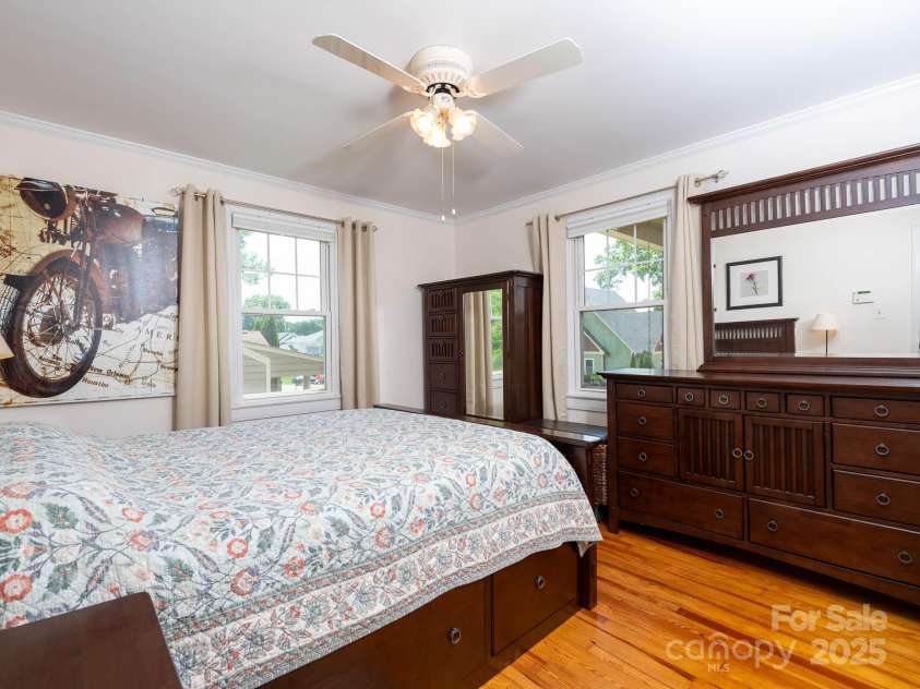 557 Melbourne Court, Charlotte, NC 28209.  MLS# CAR4258770, YatesRealty ID 14163. 