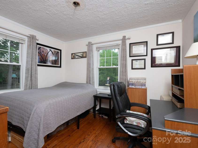 557 Melbourne Court, Charlotte, NC 28209.  MLS# CAR4258770, YatesRealty ID 14163. 