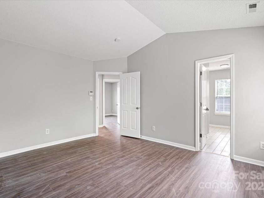 1427 Nature Place, Charlotte, NC 28214.  MLS# CAR4250768, YatesRealty ID 14165. 