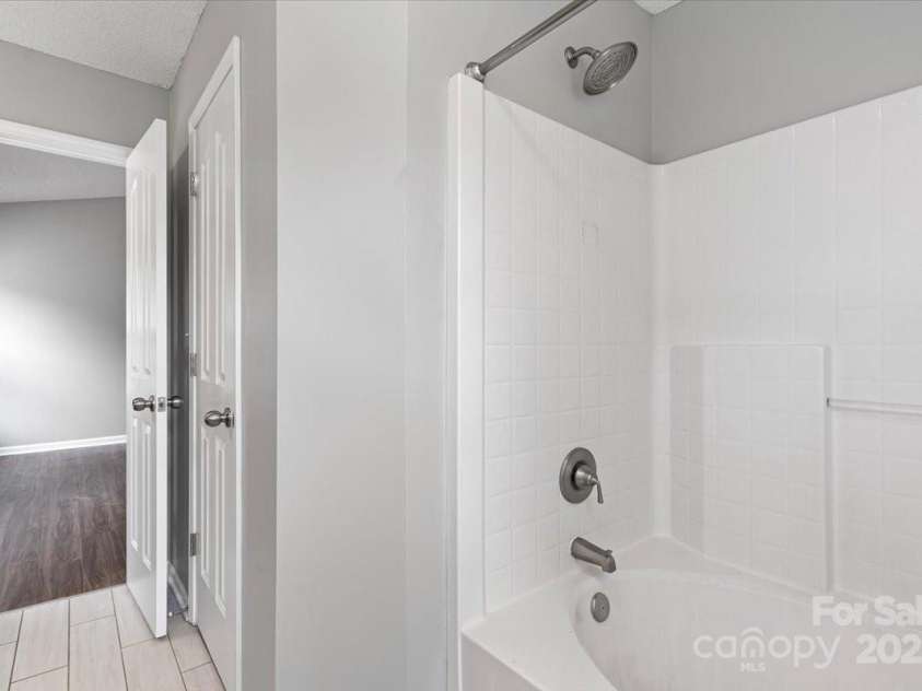 1427 Nature Place, Charlotte, NC 28214.  MLS# CAR4250768, YatesRealty ID 14165. 