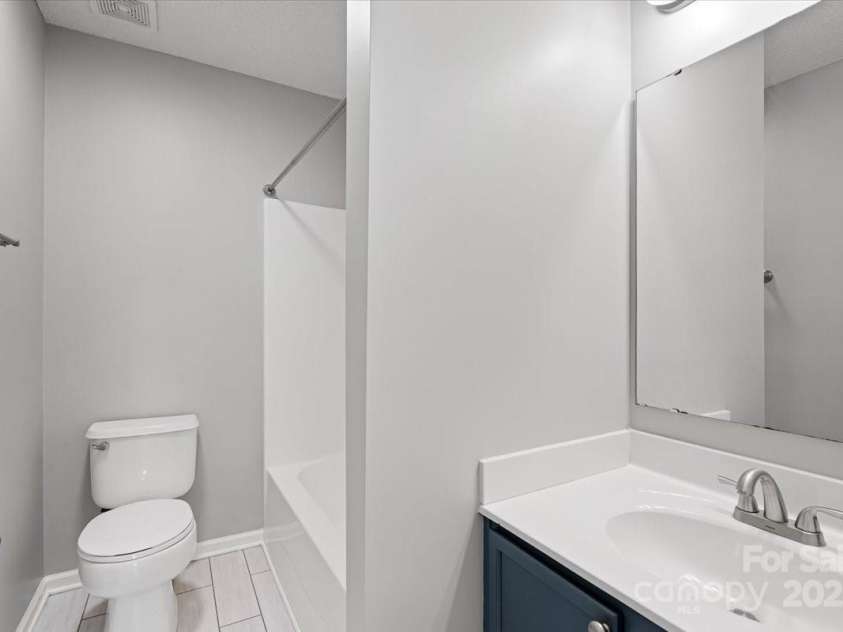 1427 Nature Place, Charlotte, NC 28214.  MLS# CAR4250768, YatesRealty ID 14165. 