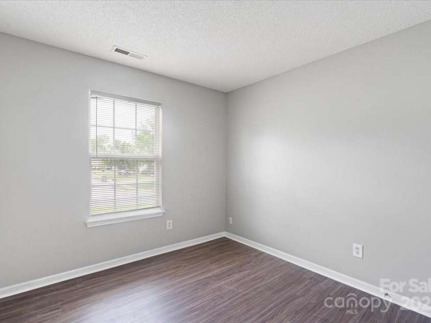 1427 Nature Place, Charlotte, NC 28214.  MLS# CAR4250768, YatesRealty ID 14165. 