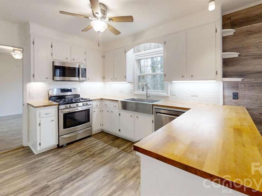 611 5th Avenue, Conover, NC 28613.  MLS# CAR4331581, YatesRealty ID 14166. 