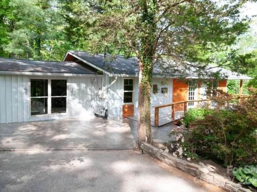 21 Rash Road, Asheville, NC 28806.  MLS# CAR4260428, YatesRealty ID 14167. 