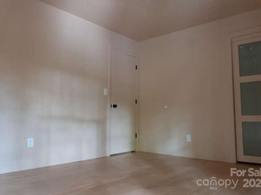 21 Rash Road, Asheville, NC 28806.  MLS# CAR4260428, YatesRealty ID 14167. 