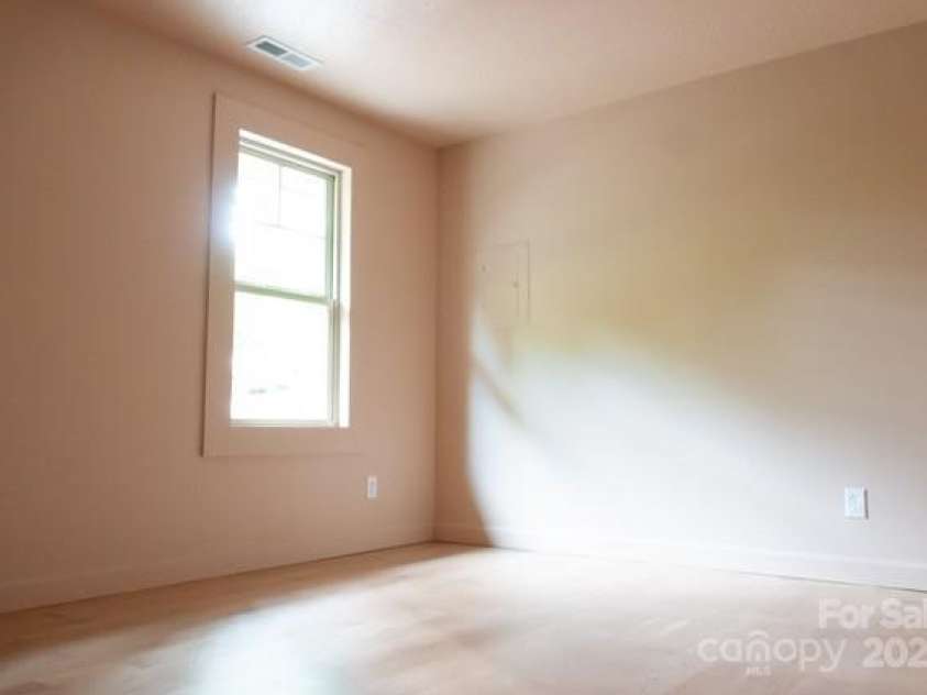 21 Rash Road, Asheville, NC 28806.  MLS# CAR4260428, YatesRealty ID 14167. 