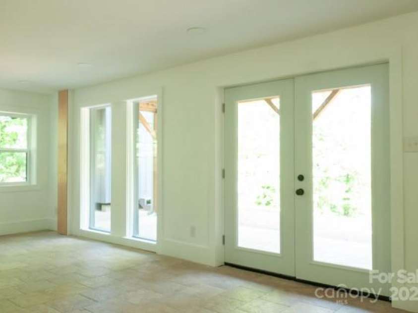 21 Rash Road, Asheville, NC 28806.  MLS# CAR4260428, YatesRealty ID 14167. 