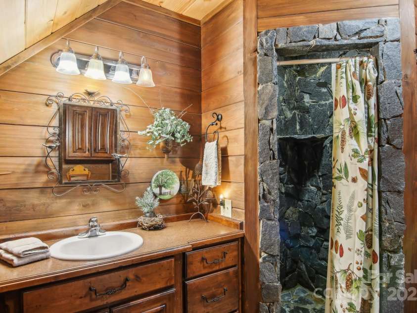 49 Breezy Creek Lane, Maggie Valley, NC 28751.  MLS# CAR4227818, YatesRealty ID 14168. 