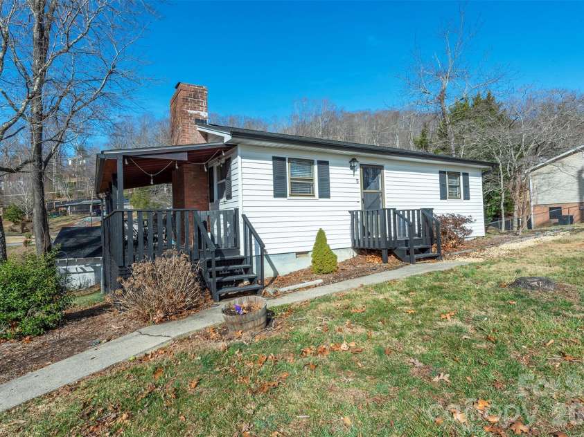 5 Three J Lane, Swannanoa, NC 28778.  MLS# CAR4349879, YatesRealty ID 14169. 