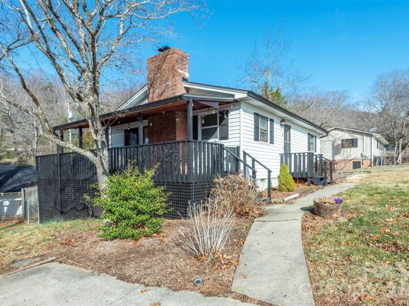 5 Three J Lane, Swannanoa, NC 28778.  MLS# CAR4349879, YatesRealty ID 14169. 