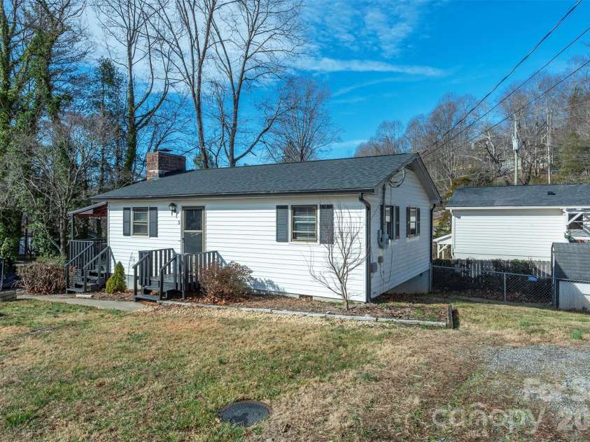 5 Three J Lane, Swannanoa, NC 28778.  MLS# CAR4349879, YatesRealty ID 14169. 