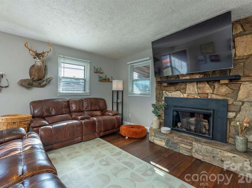 5 Three J Lane, Swannanoa, NC 28778.  MLS# CAR4349879, YatesRealty ID 14169. 