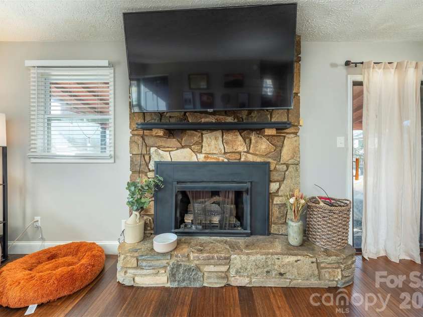 5 Three J Lane, Swannanoa, NC 28778.  MLS# CAR4349879, YatesRealty ID 14169. 