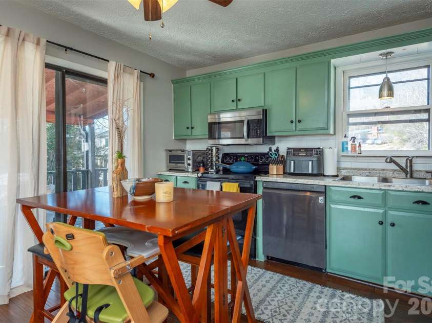5 Three J Lane, Swannanoa, NC 28778.  MLS# CAR4349879, YatesRealty ID 14169. 