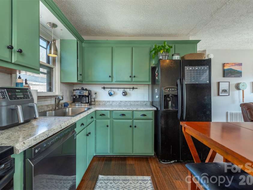 5 Three J Lane, Swannanoa, NC 28778.  MLS# CAR4349879, YatesRealty ID 14169. 