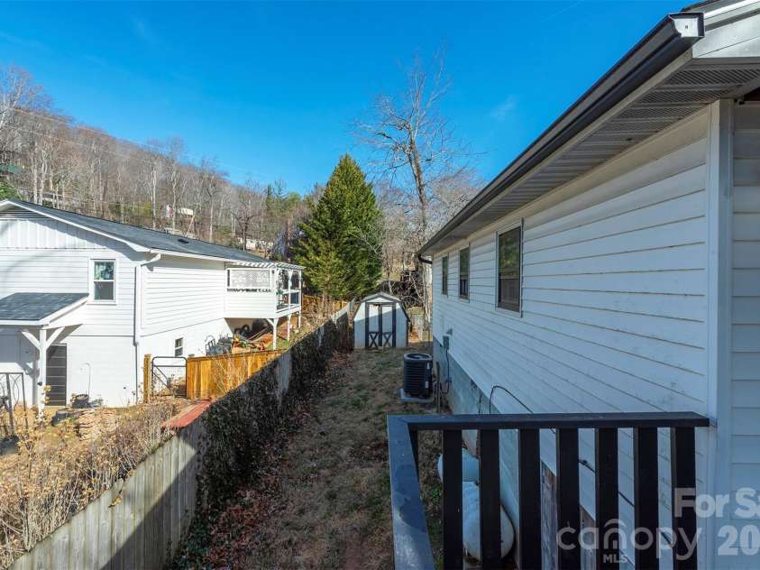 5 Three J Lane, Swannanoa, NC 28778.  MLS# CAR4349879, YatesRealty ID 14169. 