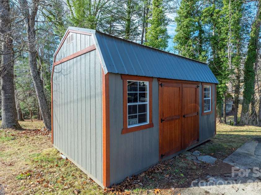 5 Three J Lane, Swannanoa, NC 28778.  MLS# CAR4349879, YatesRealty ID 14169. 