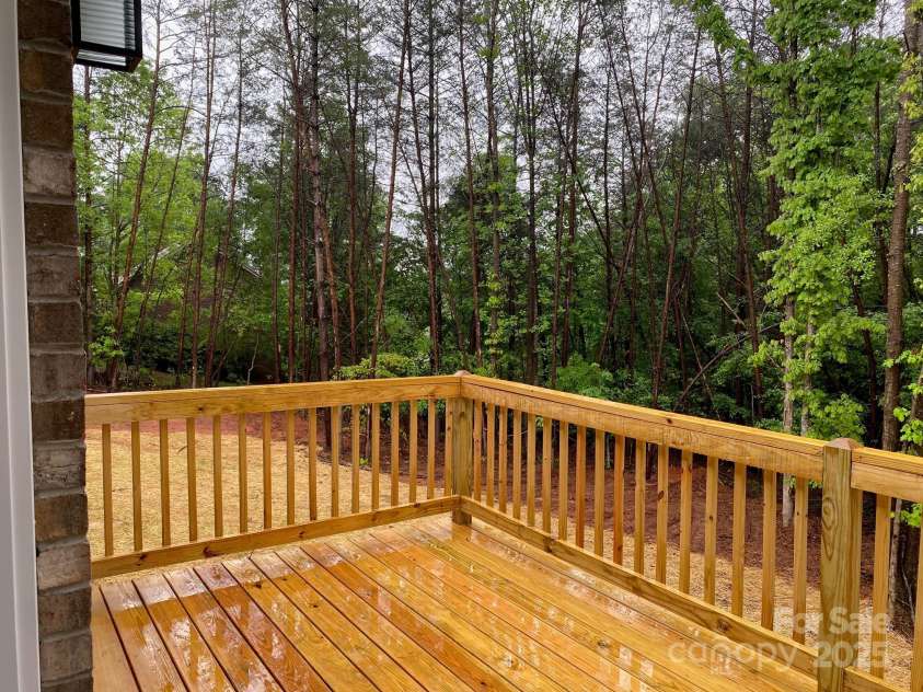 5751 Selkirk Drive, Hickory, NC 28601.  MLS# CAR4251585, YatesRealty ID 14169. 