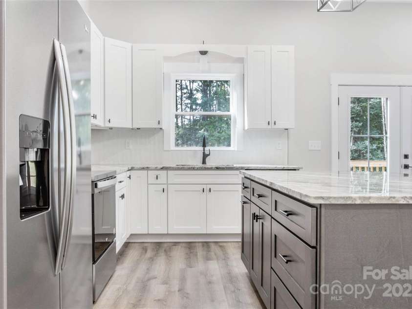 5751 Selkirk Drive, Hickory, NC 28601.  MLS# CAR4251585, YatesRealty ID 14169. 