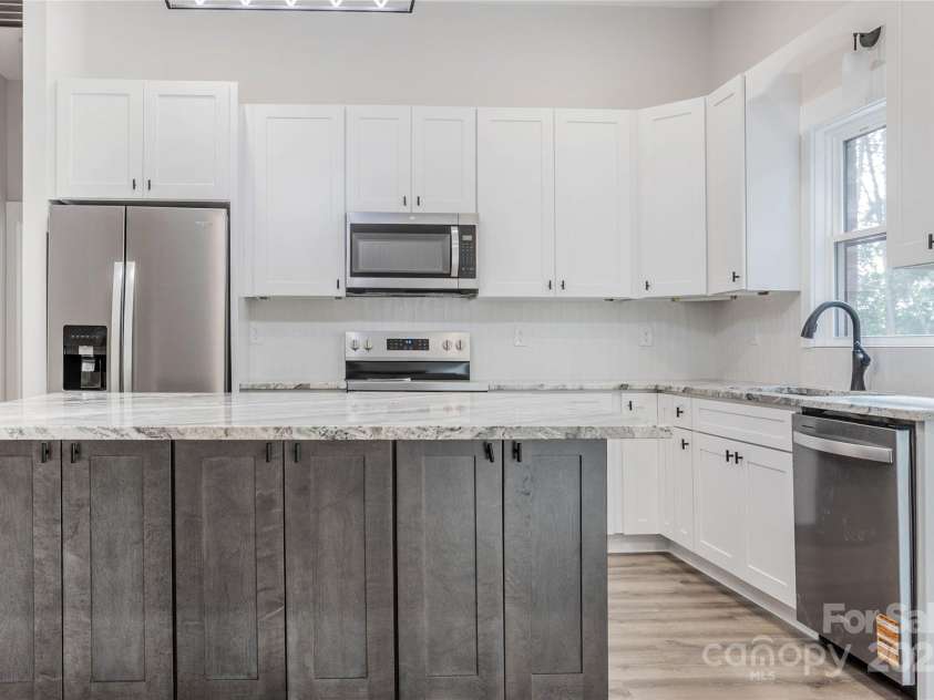 5751 Selkirk Drive, Hickory, NC 28601.  MLS# CAR4251585, YatesRealty ID 14169. 