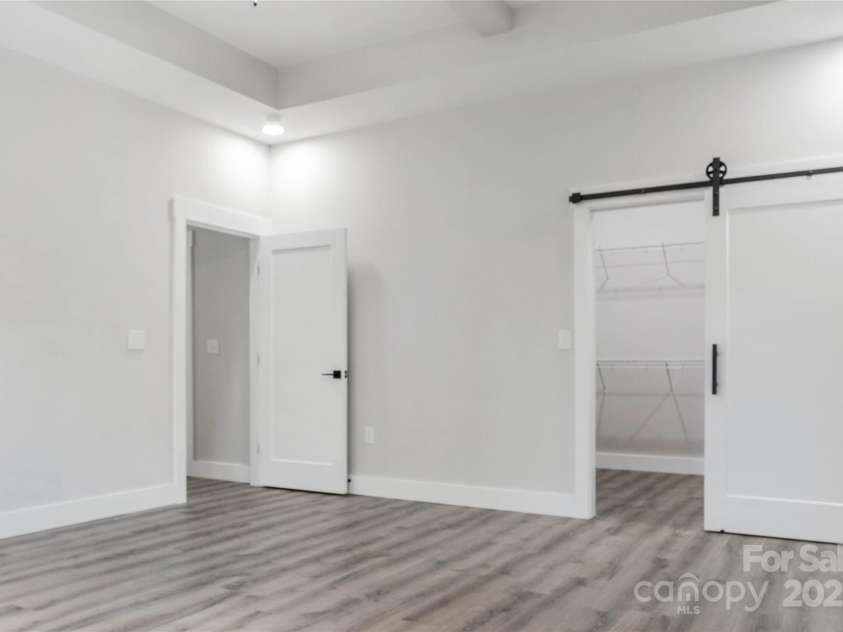 5751 Selkirk Drive, Hickory, NC 28601.  MLS# CAR4251585, YatesRealty ID 14169. 