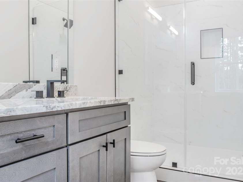 5751 Selkirk Drive, Hickory, NC 28601.  MLS# CAR4251585, YatesRealty ID 14169. 