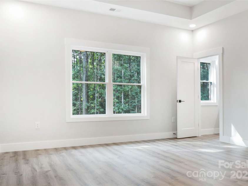 5751 Selkirk Drive, Hickory, NC 28601.  MLS# CAR4251585, YatesRealty ID 14169. 