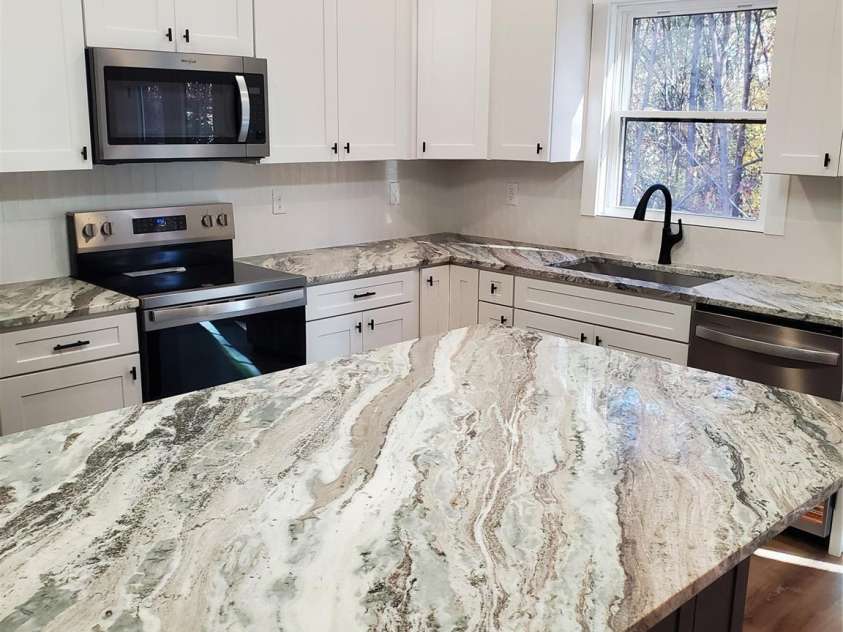 5751 Selkirk Drive, Hickory, NC 28601.  MLS# CAR4320276, YatesRealty ID 14169. 